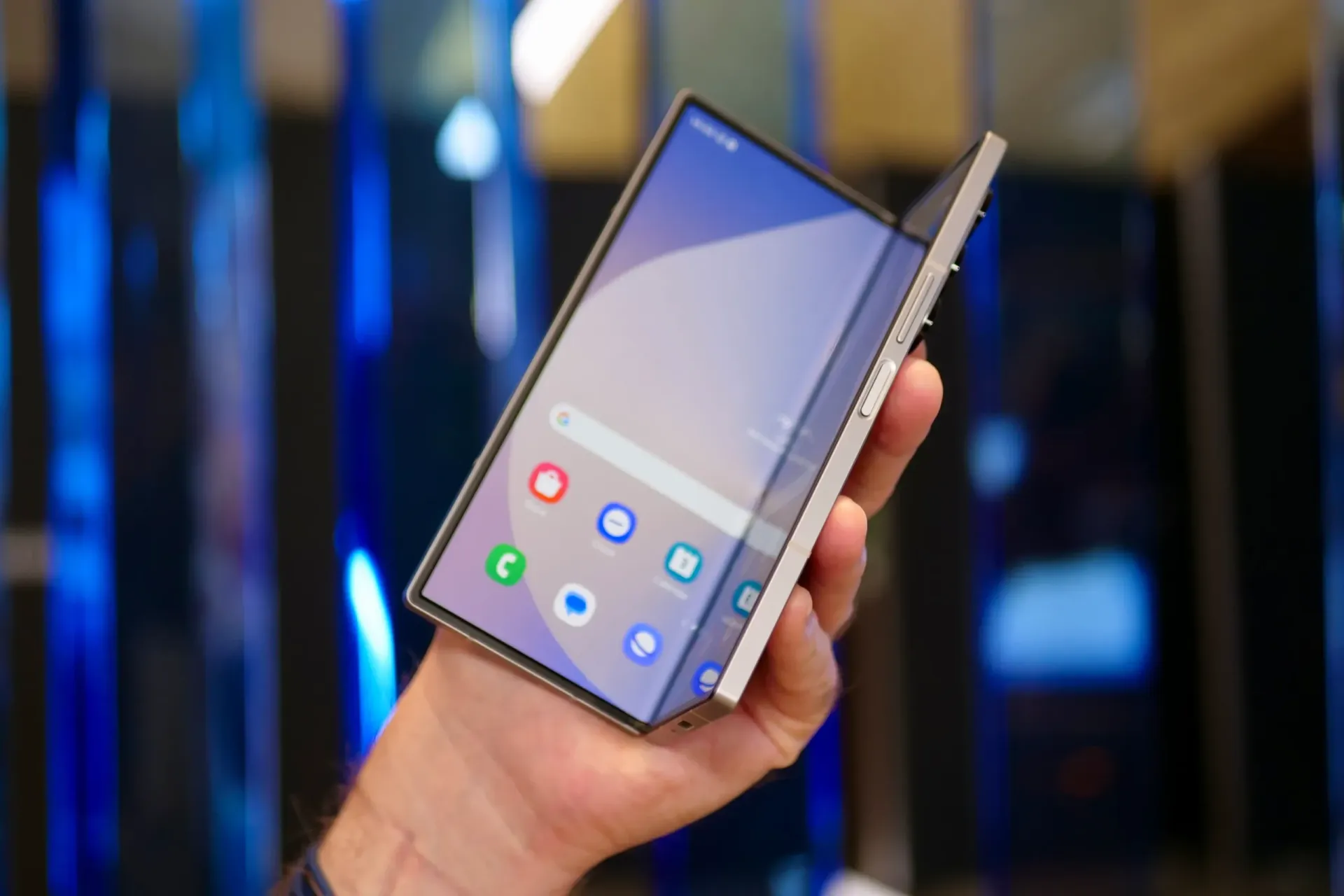 Samsung Galaxy Z Fold6 5G inner display changing