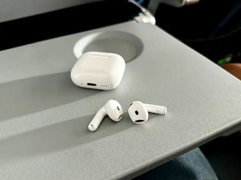 AirPods 4 charging Case