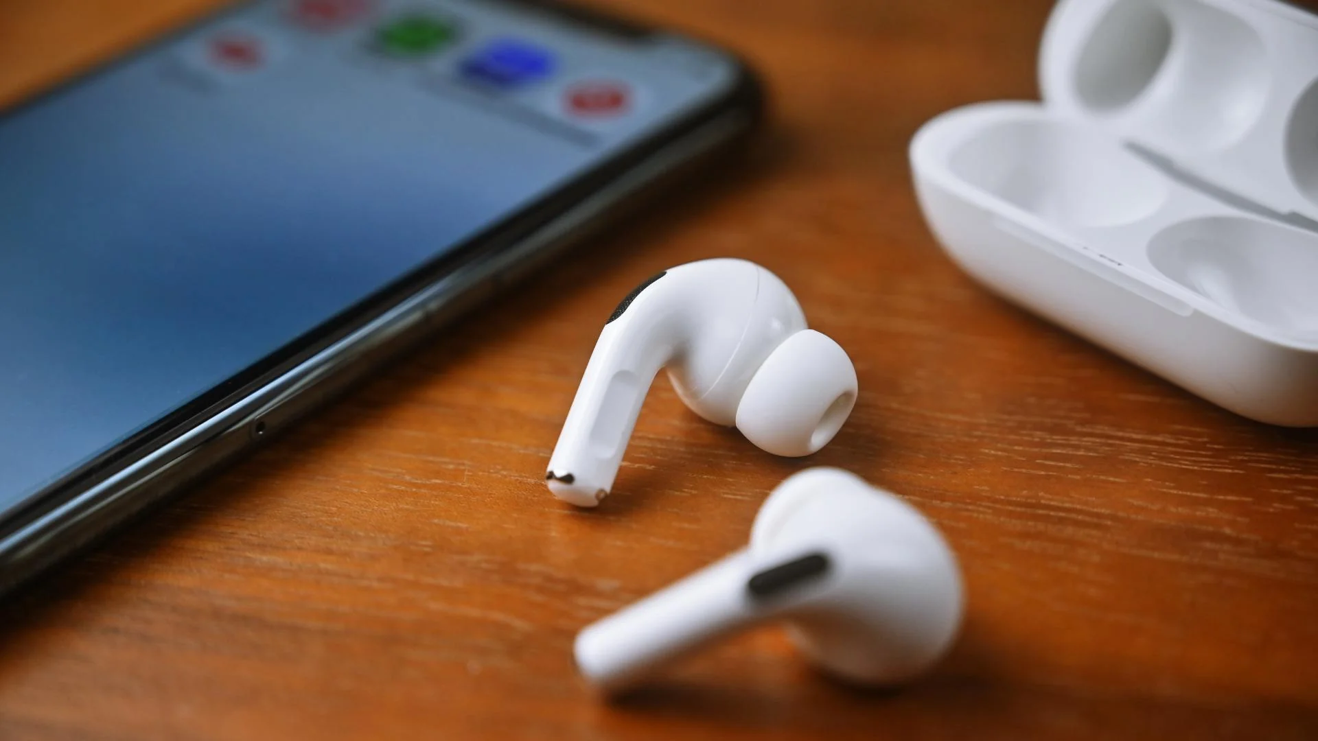 AirPods Pro 2 sound distorted